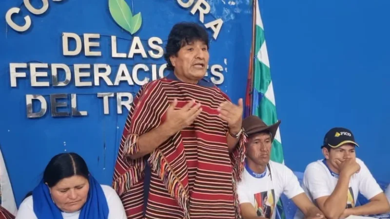 Evo presentó su renuncia por segunda vez a la militancia del MAS, esta vez a través de un apoderado
