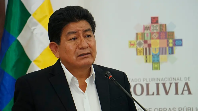 Gobierno autoriza recursos para atender tramos viales en estado crítico por las lluvias