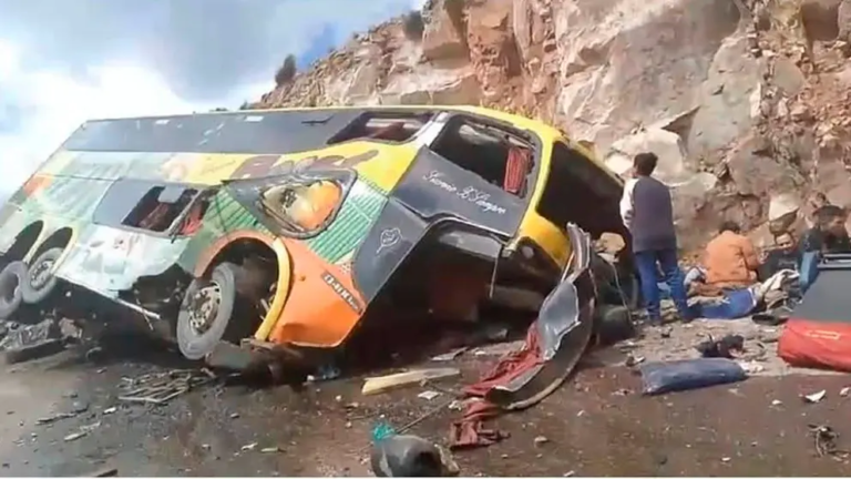 Trágico, reportan accidente con al menos 13 muertos en ruta Oruro-Sucre