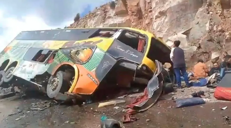 Otra tragedia en Potosí: 14 muertos en choque de bus