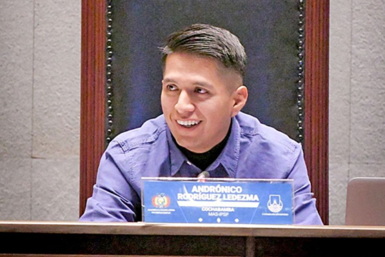 Andrónico critica al sector ‘evista’ y toma distancia de Morales
