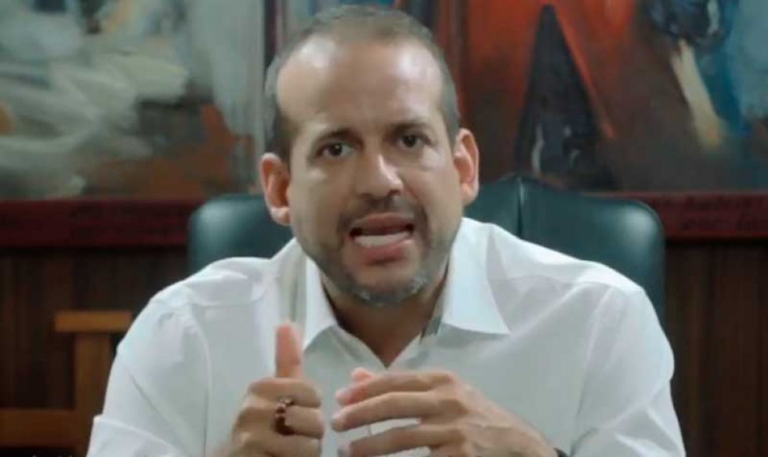 “La política no se come”: Camacho critica la inacción del Gobierno ante la crisis económica