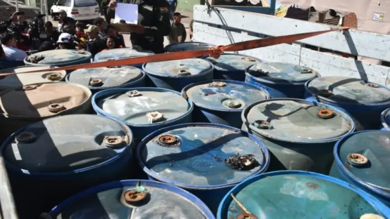 Detienen camión con 10 mil litros de diésel es en Viacha