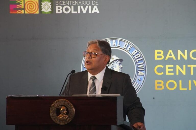 Dólar paralelo cae a su precio más bajo en lo que va de 2025; presidente del BCB dice que se debe a la menor incertidumbre