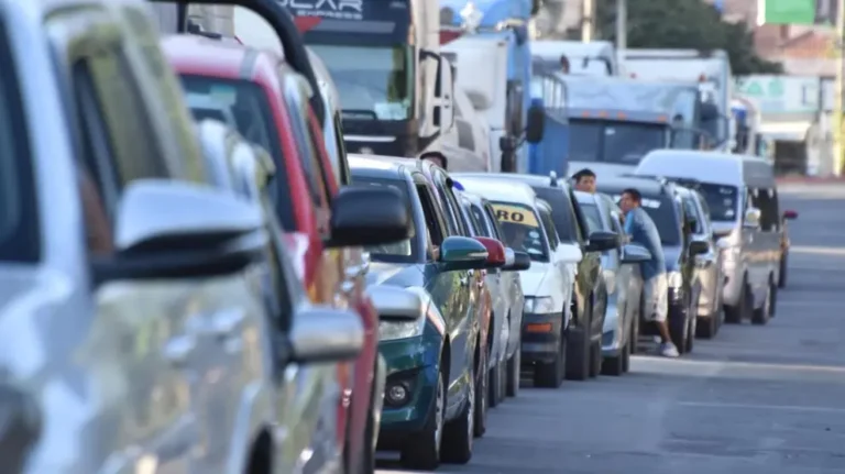 Choferes temen ‘gasolinazo’; llaman a sectores a frenar ley de importación de combustible