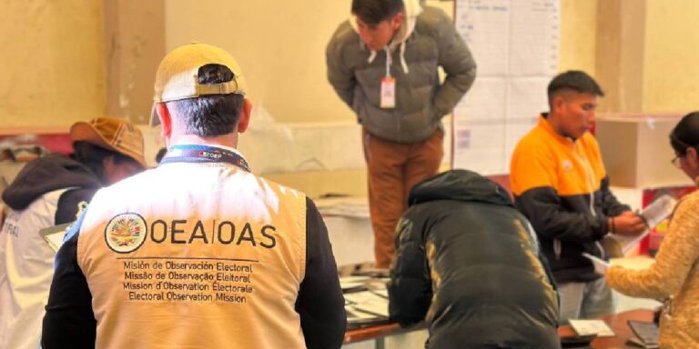 La OEA descarta fallas en el sistema electoral y pide frenar desinformación sobre el cómputo