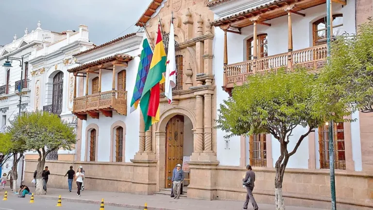 5N: Arce dirigirá última sesión de gabinete y Paz recibirá su credencial en Sucre