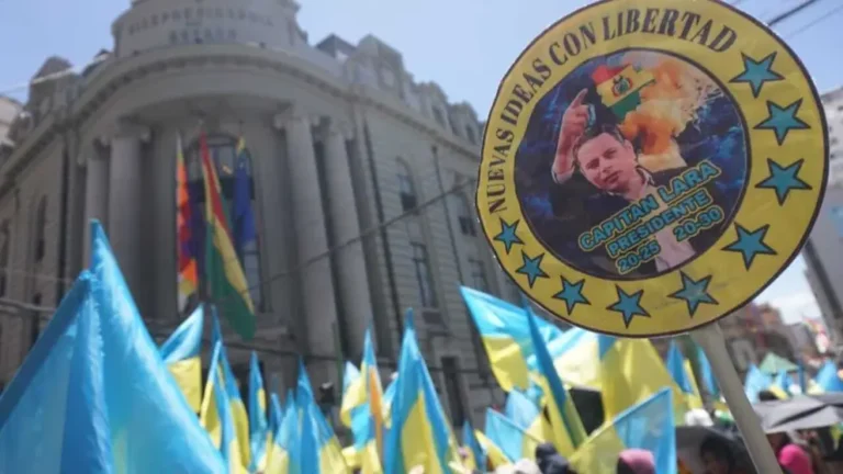 Administración de Paz enfrenta su primera marcha: ‘laristas’ le piden respeto para el ‘vice’