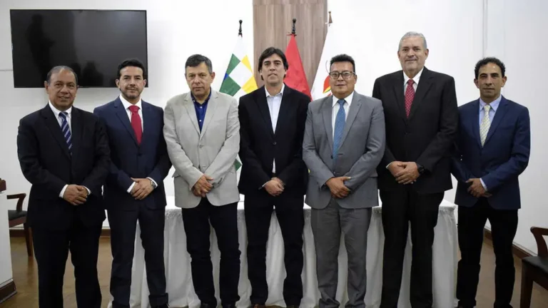 Ministro de Obras posesiona a dos viceministros y autoridades de entidades estratégicas
