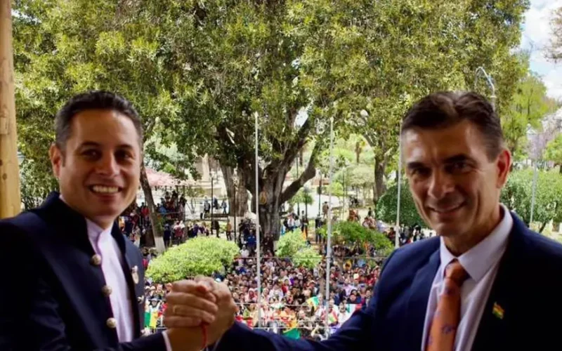 edmand-lara-y-rodrigo-paz-en-sucre_101-13587773_20251107110926