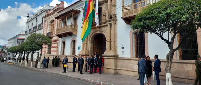 Sucre se viste de gala, Paz y Lara reciben credenciales en la Casa de Libertad; el TSE reivindica el valor de la democracia