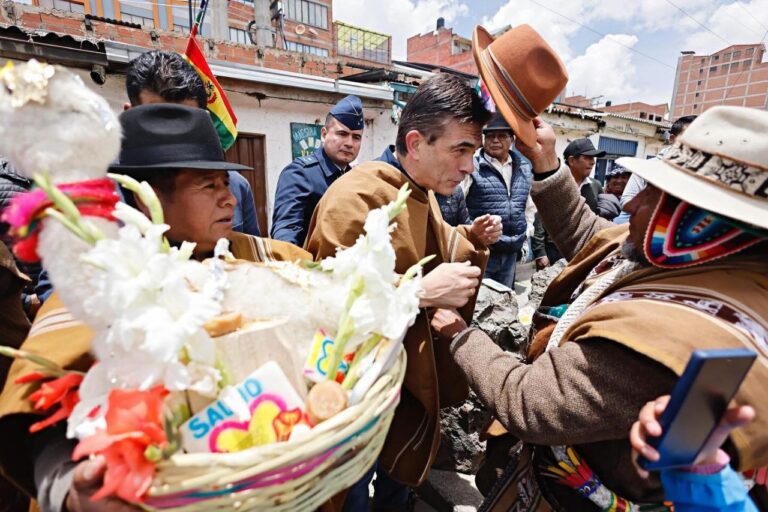 Paz agradece a la Pachamama y asegura que vienen tiempos mejores para Bolivia