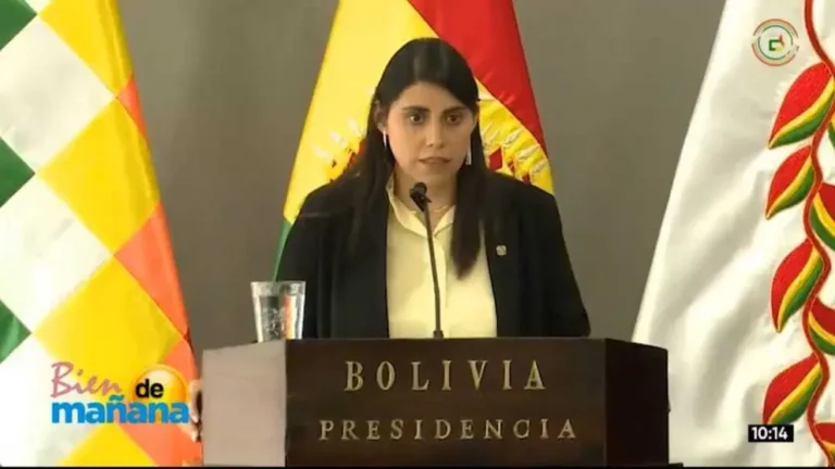 Barrientos asegura que en 5 días del decreto 5503, el Gobierno ahorró $us 50 millones