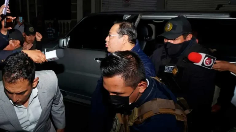 Arce llega al penal de San Pedro por el caso Fondo Indígena para cumplir detención preventiva