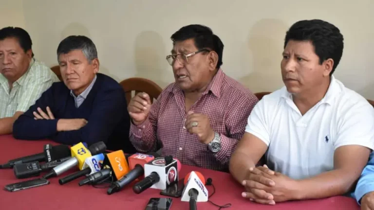 Confederación de Choferes de Bolivia declara paro nacional indefinido desde el lunes