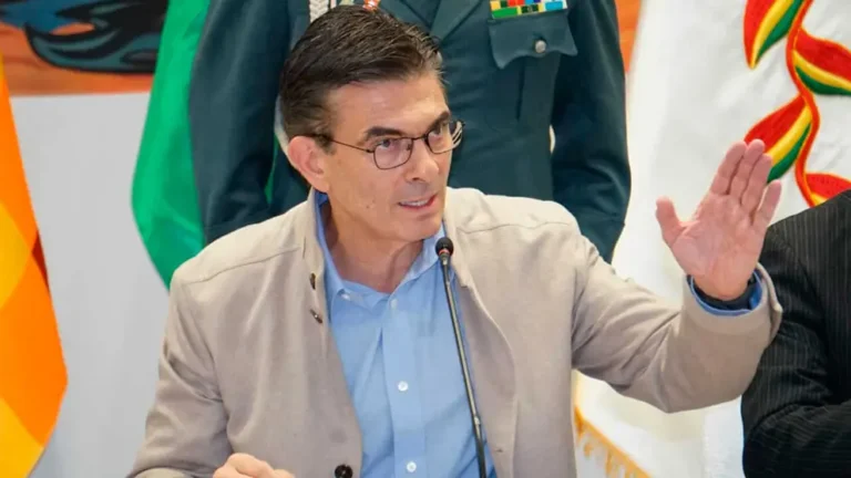 Paz afirma que los bloqueos en el país van cayendo «uno por uno»