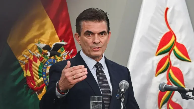 «Emergencia económica»: el presidente Paz pone fin a la subvención del combustible entre otras medidas en Bolivia