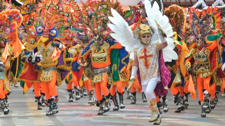 Arranca el Carnaval: inician los festejos en todas las regiones de Bolivia