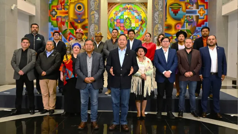 Exautoridades no podrán salir del país por 6 meses; Diputados aprueba ley que amplía arraigo