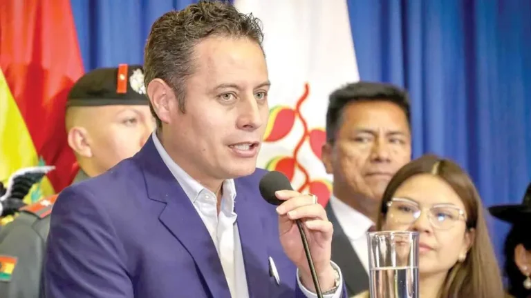 Lara arremete contra Camacho y pide a Santa Cruz elegir a gente nueva para Gobernador