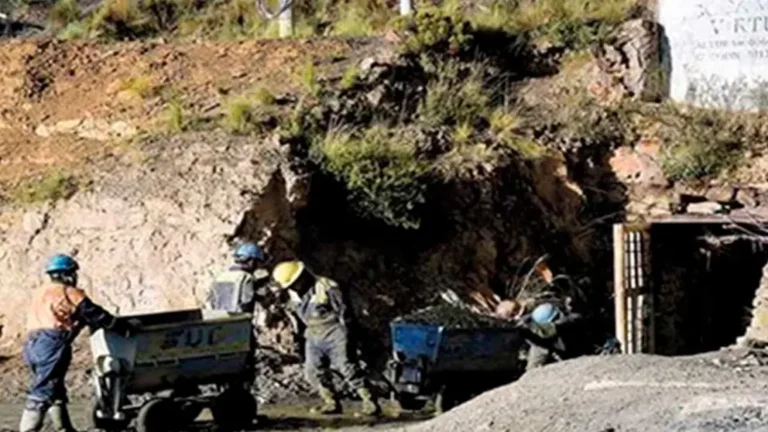 Reportan dos fallecidos tras un deslizamiento en una mina de Potosí