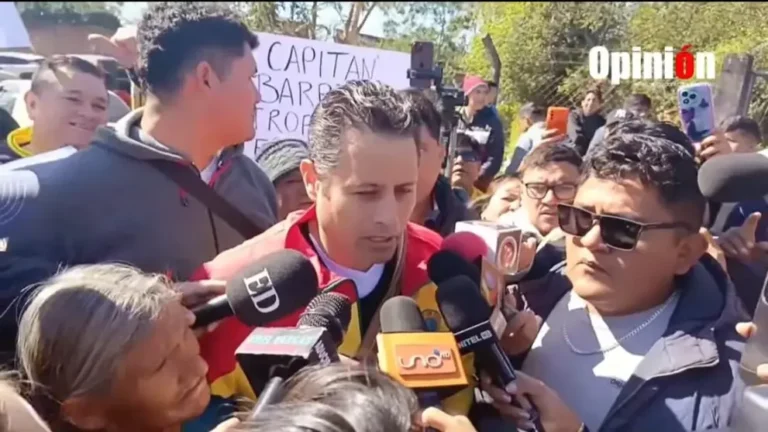 Lara sufraga en Santa Cruz y pide a la ciudadanía ‘cuidar su voto’ y sacar fotos de sus actas
