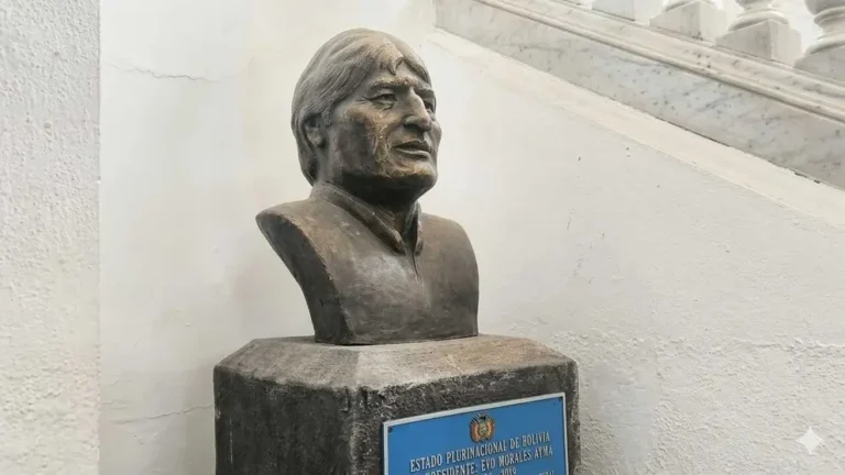 Senado aprueba retiro del busto de Evo de la Asamblea; otorgan 72 horas para su cumplimiento