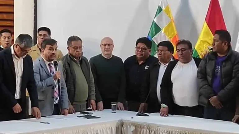 Choferes de La Paz y Gobierno llegan a un acuerdo y se levanta paro indefinido